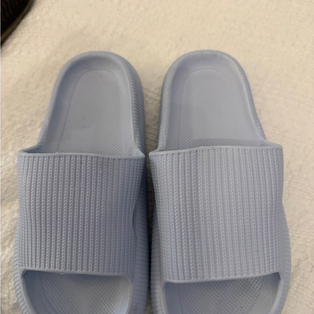 Women's Clouds Cushioned Slide Sandals in baby blue
